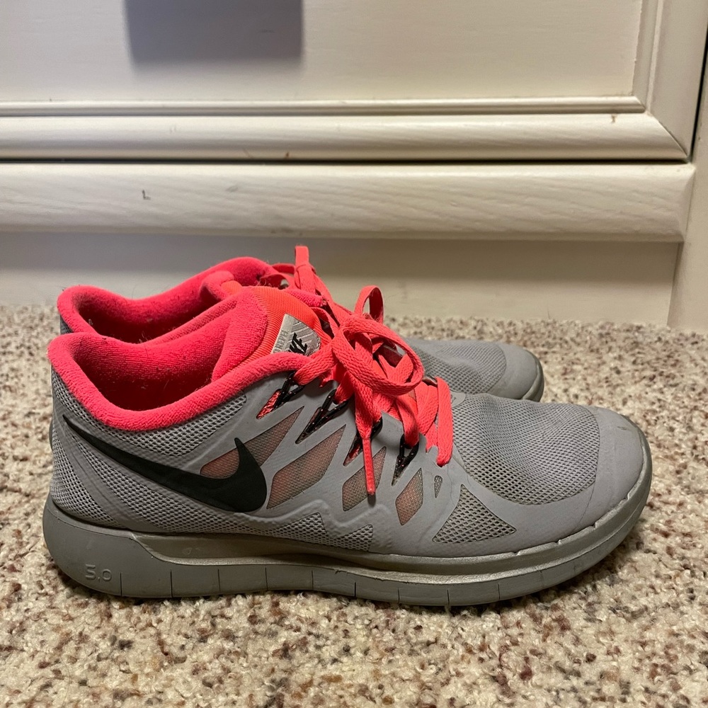 Nike free barefoot tennis shoes